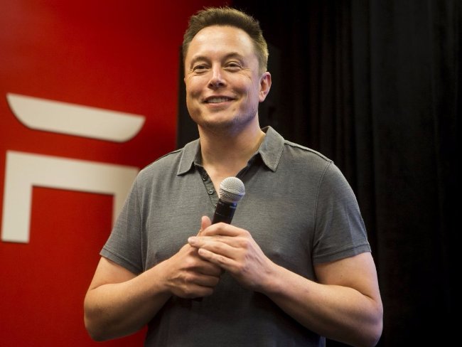 Elon Musk: "Teslas không đặt tên giống iPhone và bởi tôi là một kẻ ngốc"
