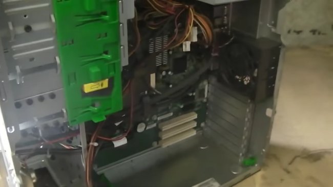 Ngắm nhìn cận cảnh những chiếc máy tính "ác mộng" đối với mọi nhân viên bảo hành
18