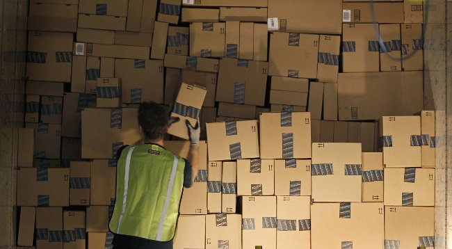 
                        15 sự thật thú vị có thể bạn chưa biết về Amazon
                     13