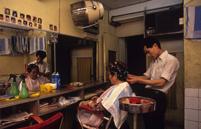 
                        Bộ ảnh lột tả cuộc sống của người lao động nghèo ở Hồng Kông vào những năm 90
                     6