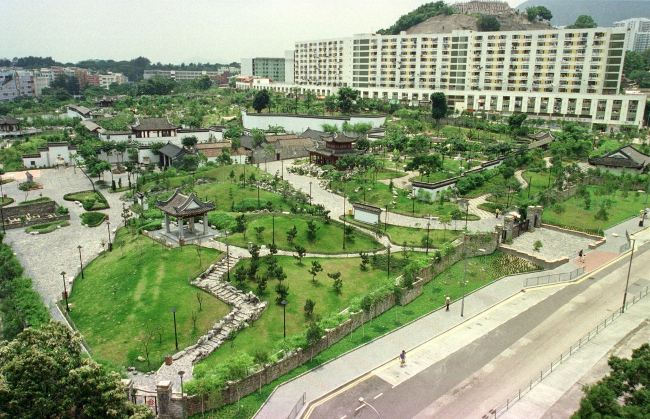 
                        Bộ ảnh lột tả cuộc sống của người lao động nghèo ở Hồng Kông vào những năm 90
                     20