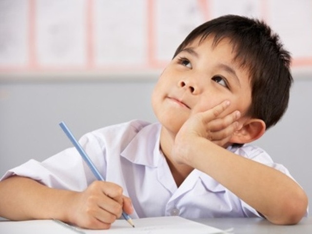Cha mẹ cần làm gì để giúp trẻ tự tin bước vào lớp 1
0
