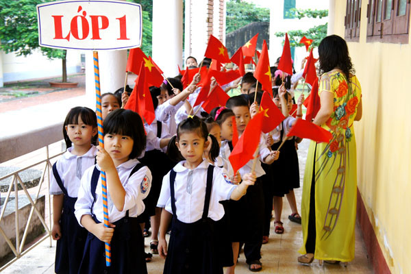 Cha mẹ cần làm gì để giúp trẻ tự tin bước vào lớp 1
1