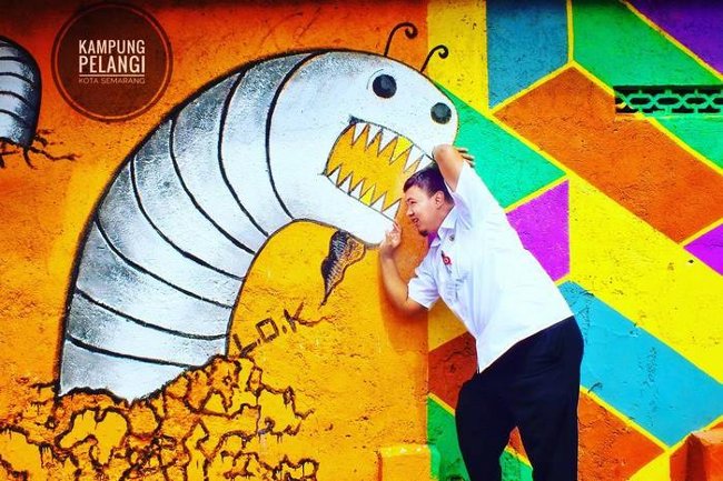 Khám phá ngôi làng bảy sắc cầu vồng gây sốt ở Indonesia
4