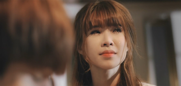 Hình ảnh cô gái buồn khóc cô đơn vì tình yêu 19
