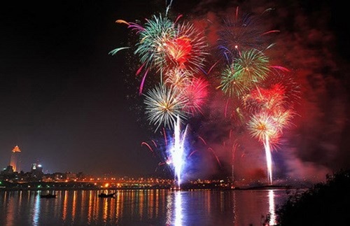 Lịch bắn pháo hoa 30/4 – 1/5 ở TpHCM và Hà Nội năm 2016 1