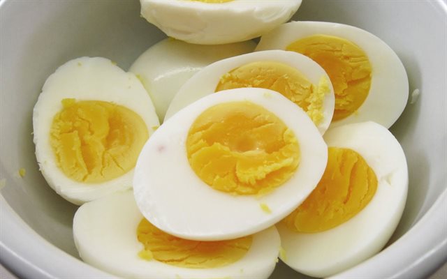 Luộc trứng bằng lò vi sóng có thể phát nổ, tại sao vậy?
0