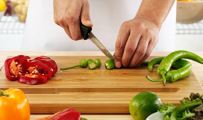 Rửa thớt bằng nước rửa bát một sai lầm nghiêm trọng đối với sức khỏe
0