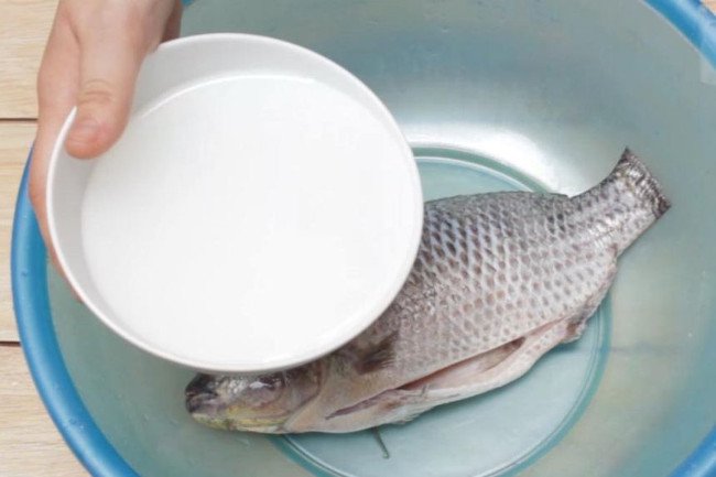 Những mẹo đơn giản giúp bạn khử mùi tanh cho cá 1