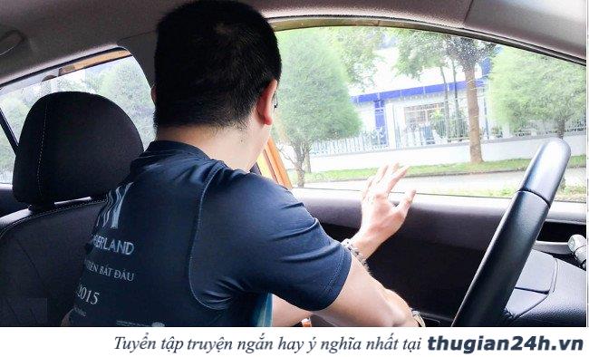 Cách mở cửa xe ô tô đúng cách và an toàn 0