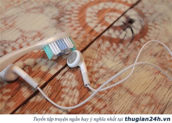 Muốn bảo vệ thính giác hãy vệ sinh tai nghe 1