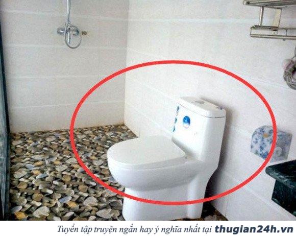 Tại sao trên bồn cầu có 2 nút xả? Dùng nút xả nào mới đúng 3