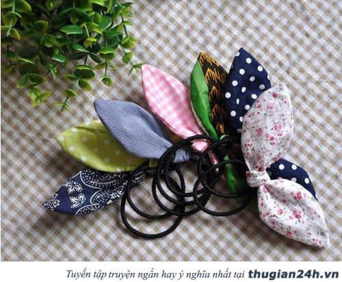 Cách làm buộc tóc tai thỏ cho bé tung tăng đón Trung thu 5