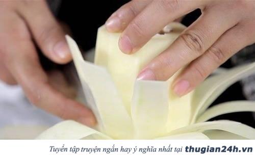 Trang trí mâm ngũ quả Trung thu bằng hoa hồng, hoa cúc, hoa súng làm từ đu đủ siêu đẹp 15