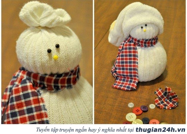 20 ý tưởng làm đồ trang trí Giáng sinh từ thìa, tất cũ hay len thừa 23